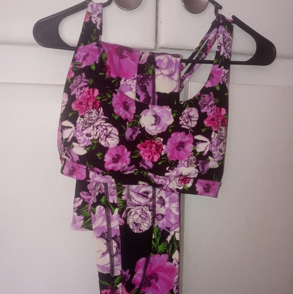 Victoria Secret workout pants and matching sports bra - Picture 1 of 7